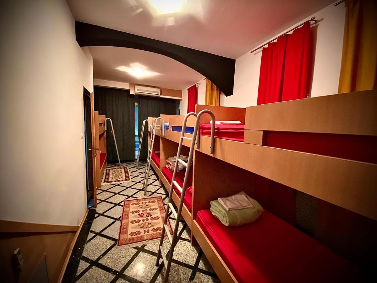 8-Bed Mixed Dormitory Room